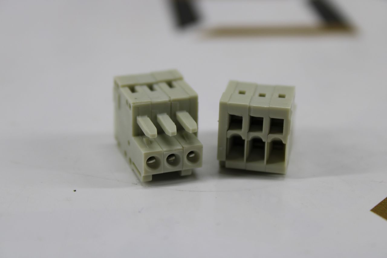 Клеммник 3 конт. шаг 3,5мм 8EDGK-3.5-03P-11-01A(H) DEGSON